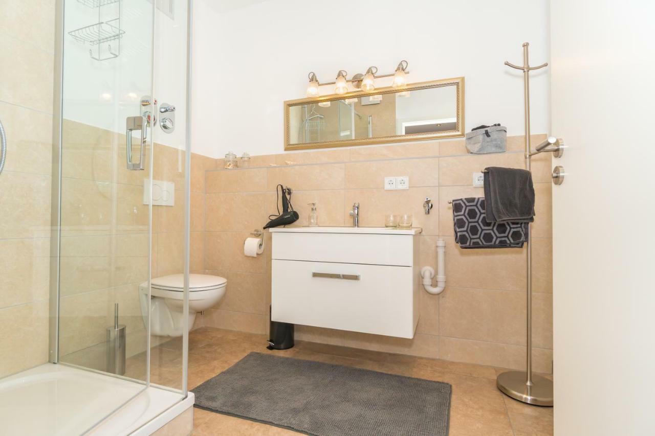 Old Town Apartment *